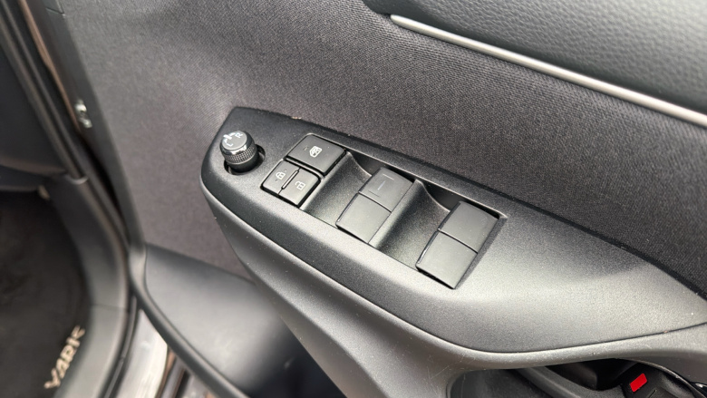 Toyota Yaris 1.5 Hybrid Design 5dr CVT Hybrid Hatchback